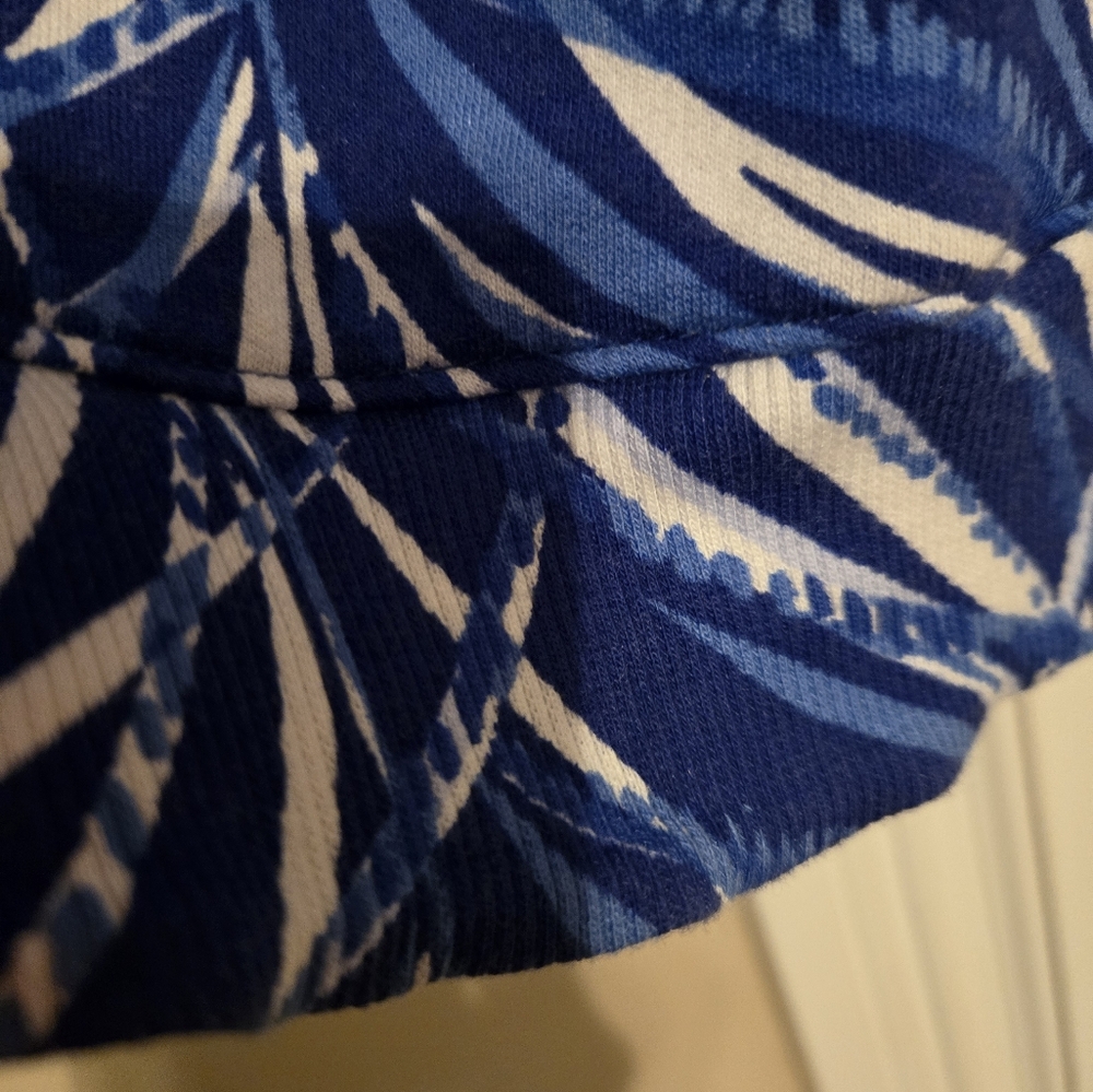 Lilly Pulizter pullover. Size Lg. - Picture 5 of 6